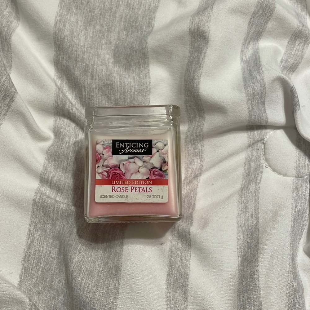Enticing Aromas Rose Petal Scented Candle